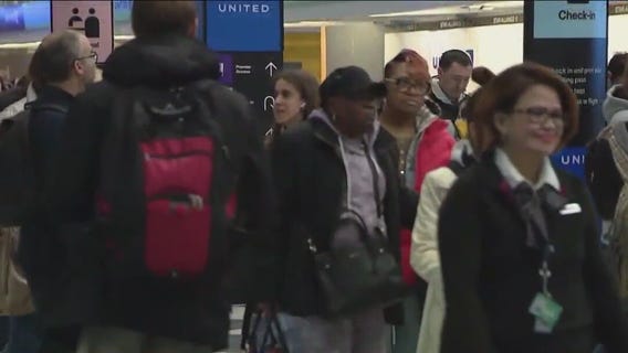 Holiday travel rush gets into full swing at Chicago airports ahead of Thanksgiving