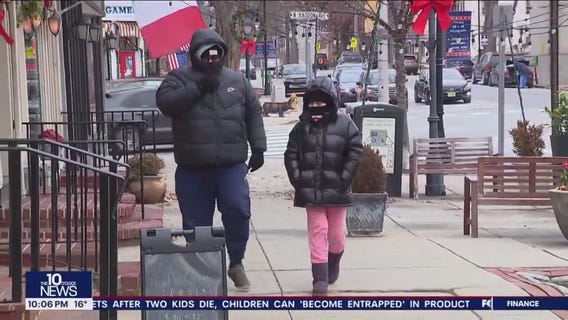Last-minute Christmas shoppers in Haddonfield were few and far due to frigid temperatures