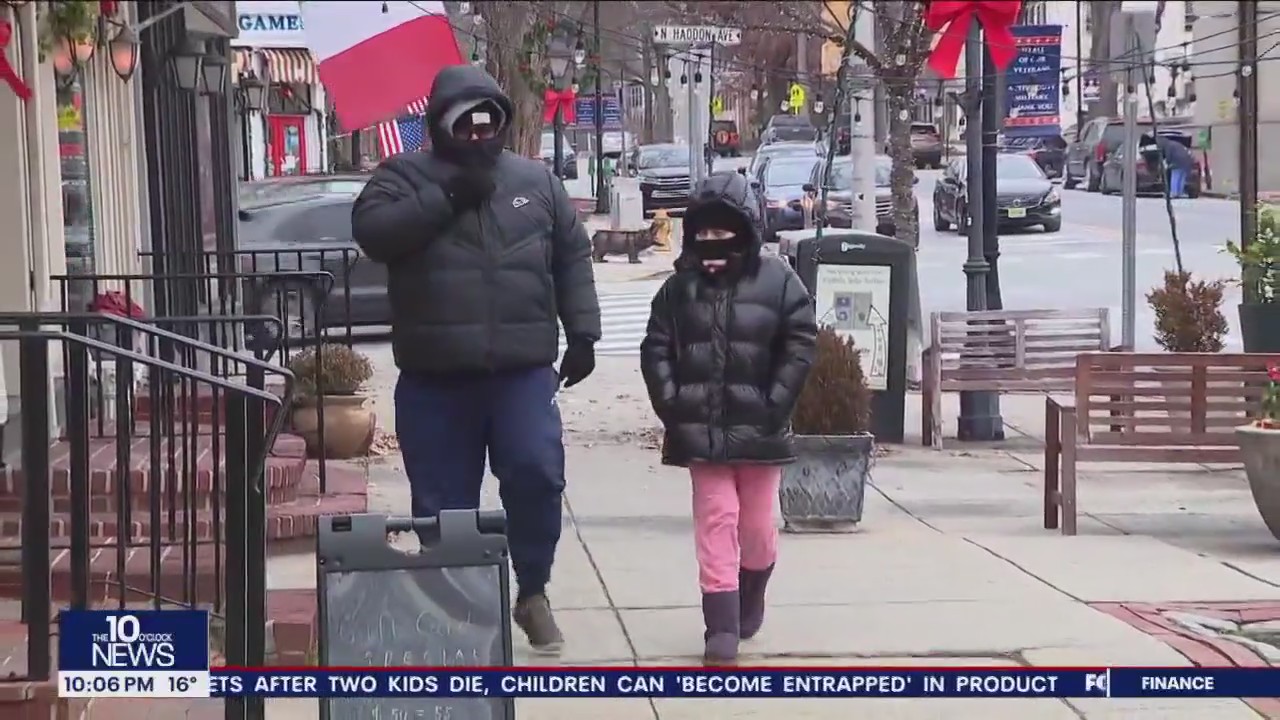 Last-minute Christmas shoppers in Haddonfield were few and far due to frigid temperatures