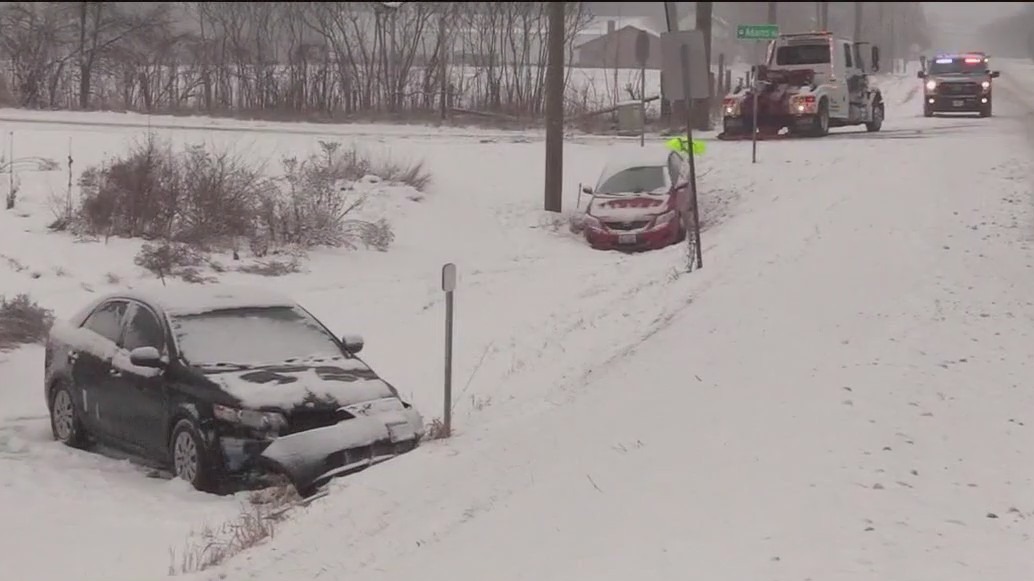 Chicago snowstorm: Snowfall piling up, leading to slippery road conditions