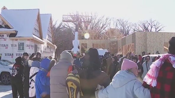 ICE agents try to arrest 2 men at construction site