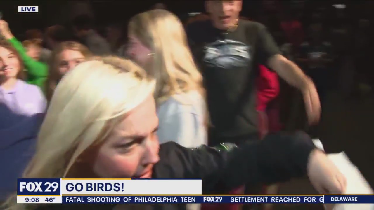 Perkiomen Valley Middle School East students have Eagles-themed spelling bee at pep rally