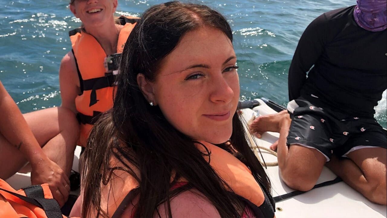 English girl, 16, suffers horrific sunburn on back after snorkeling in Cuba