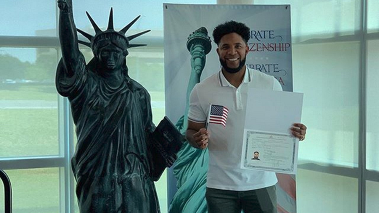 Texas Rangers star Elvis Andrus now a United States citizen
