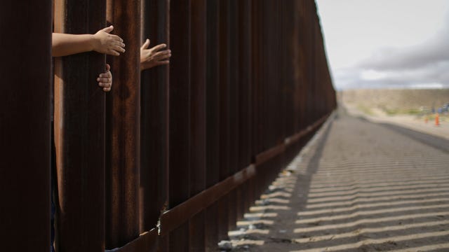 Number of migrants waiting at US border surges to 40,000
