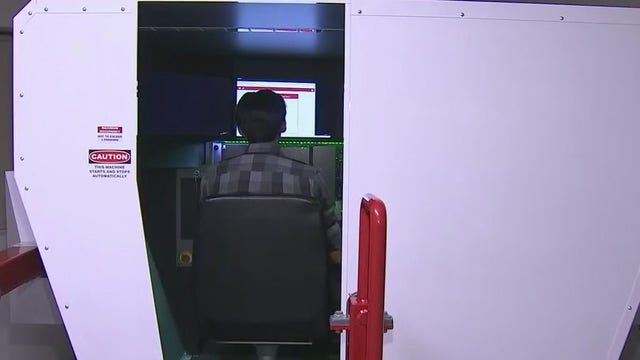 Redbird simulator teaches high school students to fly