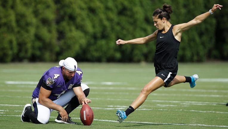 Carli Lloyd kicks 55-yard field goal