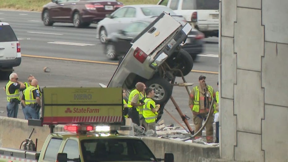 P-COBB-I75SB-OVERTURNED-VEHICLE-5P_00.00.04.04_1566857235561.png_7617737_ver1.0_2560_1440.jpg