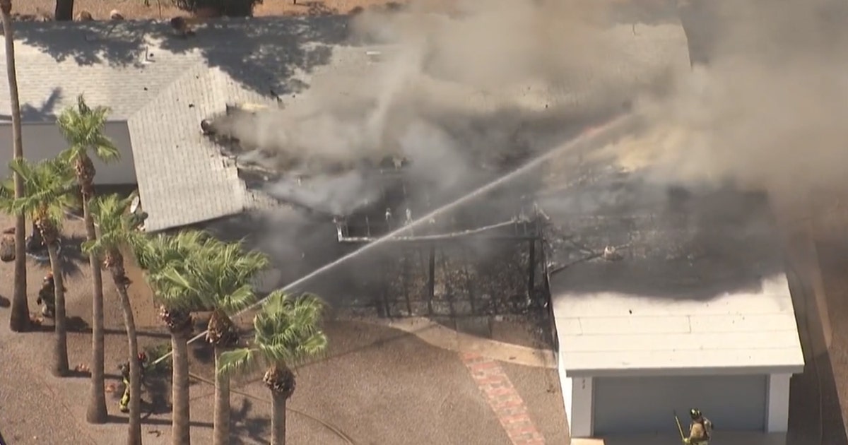 Firefighters battle fire at vacant home in Mesa | FOX 10 Phoenix