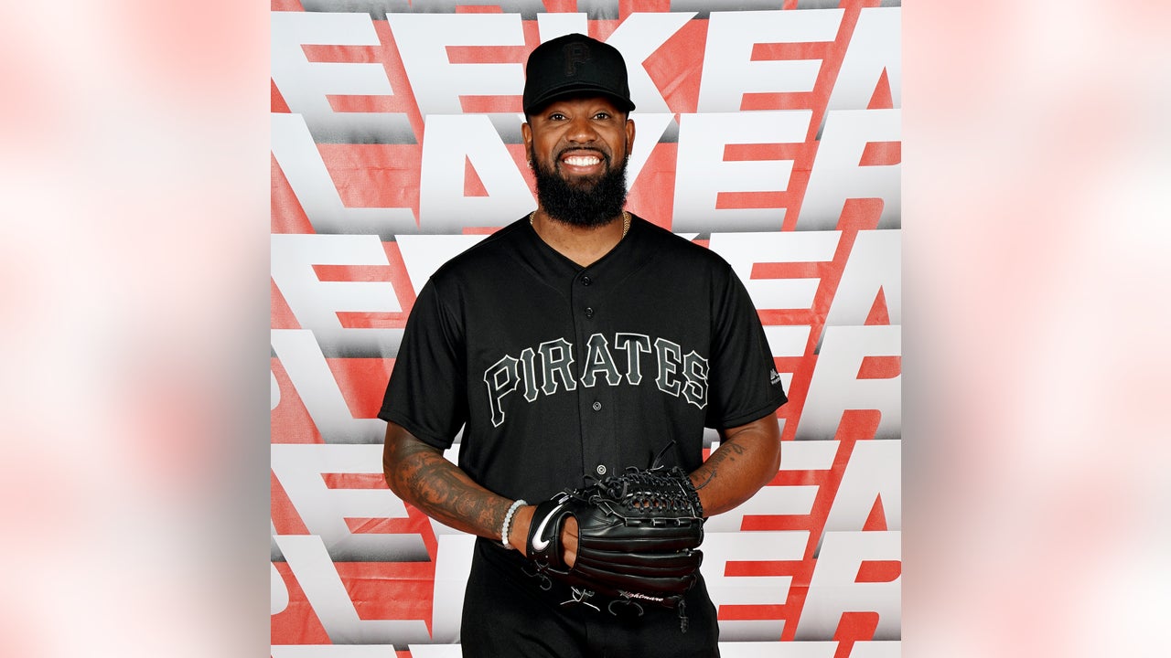 Police: Pirates' Felipe Vazquez attempted to have sex with minor
