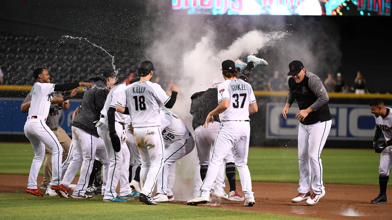 Vargas hits game-winner in 19th, D-backs top Cards 3-2