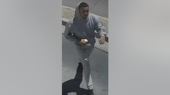 Phoenix Police looking for suspects in snack shop robbery