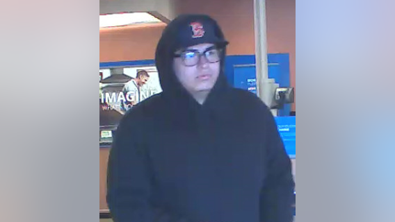 FBI, Avondale PD looking for man accused of robbing Chase Bank