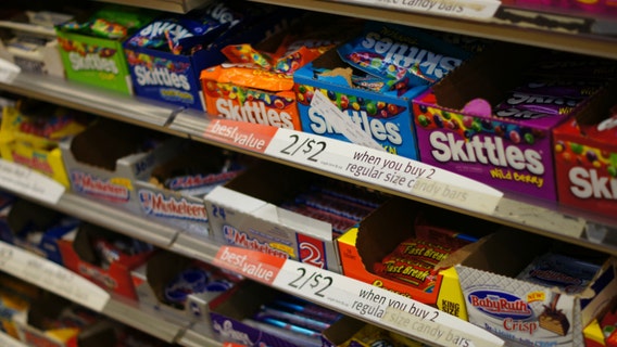 Oh how sweet it isn't: Navajo president bans candy at parade