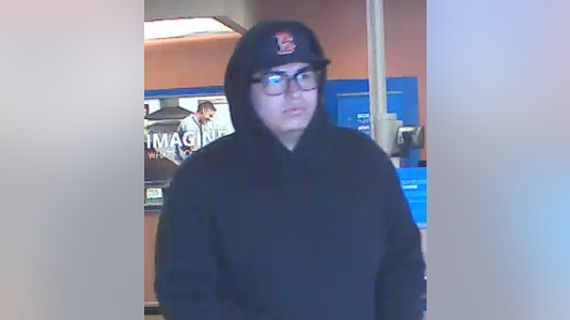 FBI, Avondale PD looking for man accused of robbing Chase Bank