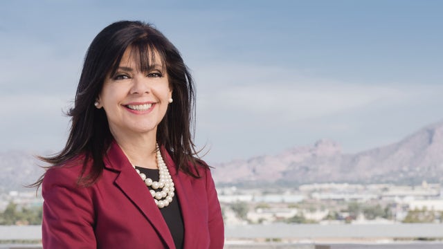 Maricopa County community colleges chancellor to step down
