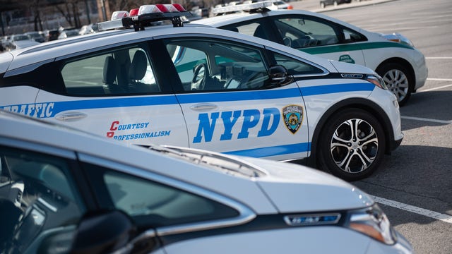 Woman charged with hate crime amid anti-Semitic attacks in NYC