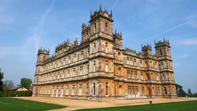 ‘Downton Abbey’ fans will get a chance to stay in the real-life castle for 1 night through Airbnb