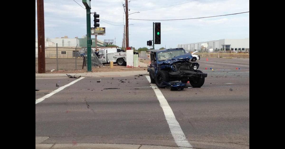 Deadly crash shuts down Phoenix intersection | FOX 10 Phoenix