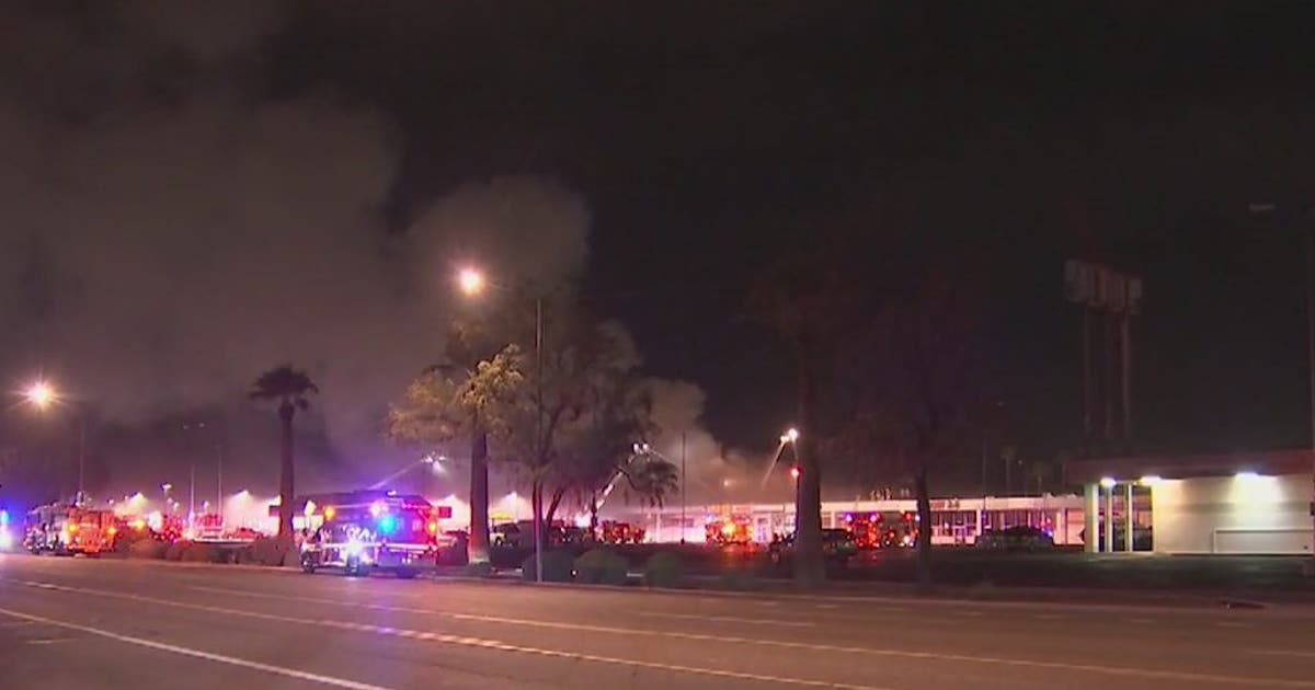 ATF brought in to help investigate fire at Phoenix strip mall | FOX 10 ...