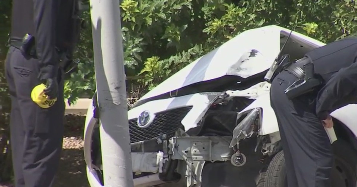 Two people injured following crash at Phoenix intersection | FOX 10 Phoenix