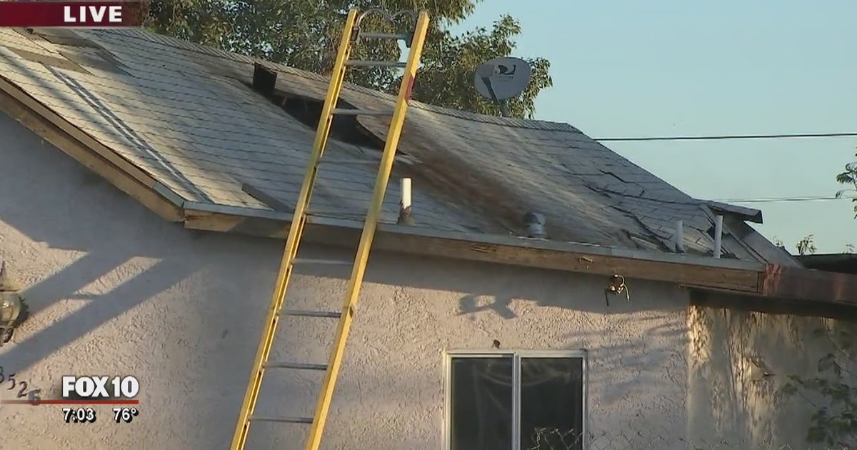 Crews battle fire at vacant home in Phoenix | FOX 10 Phoenix
