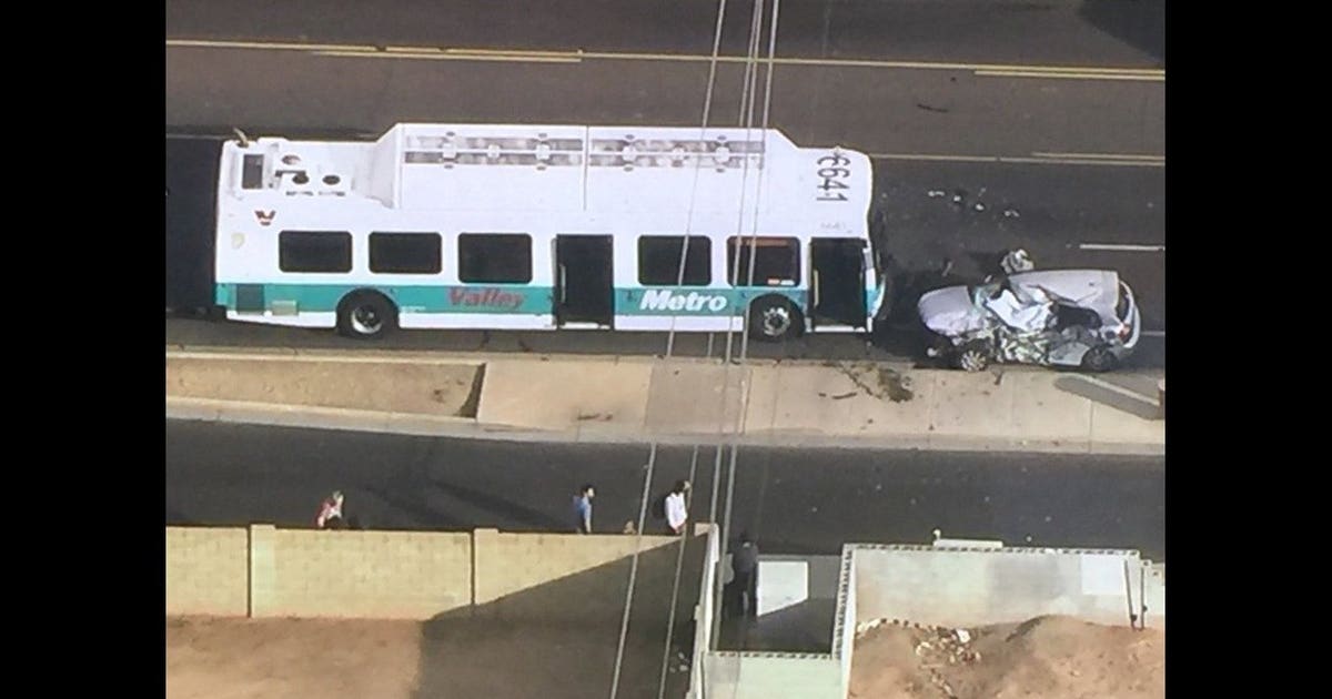Phoenix police: 1 dead, 1 hurt after vehicles crash, hit bus | FOX 10 ...