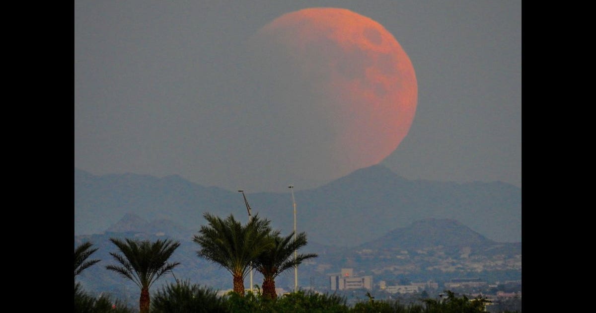 People all over the world view super blood moon eclipse | FOX 10 Phoenix
