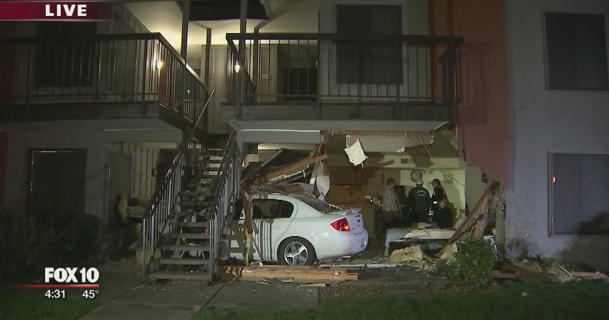Car crashes into north Phoenix apartment | FOX 10 Phoenix