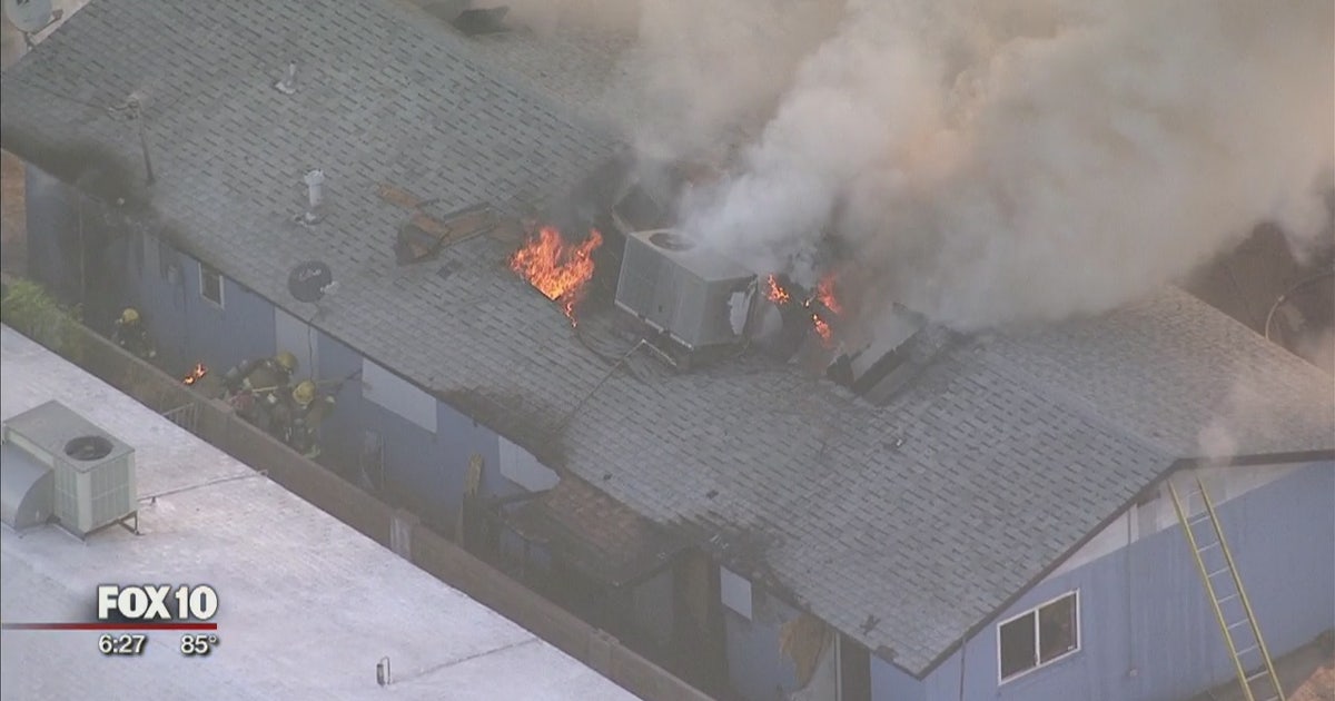 Firefighters battle house fire in Phoenix | FOX 10 Phoenix