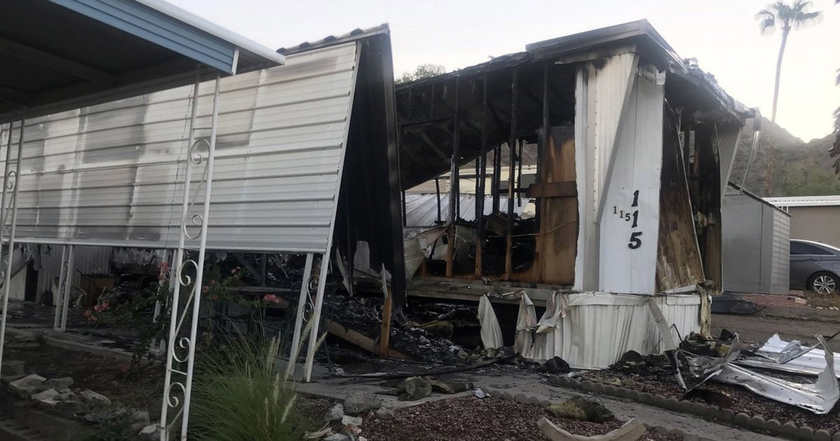 Fire destroys north Phoenix mobile home | FOX 10 Phoenix