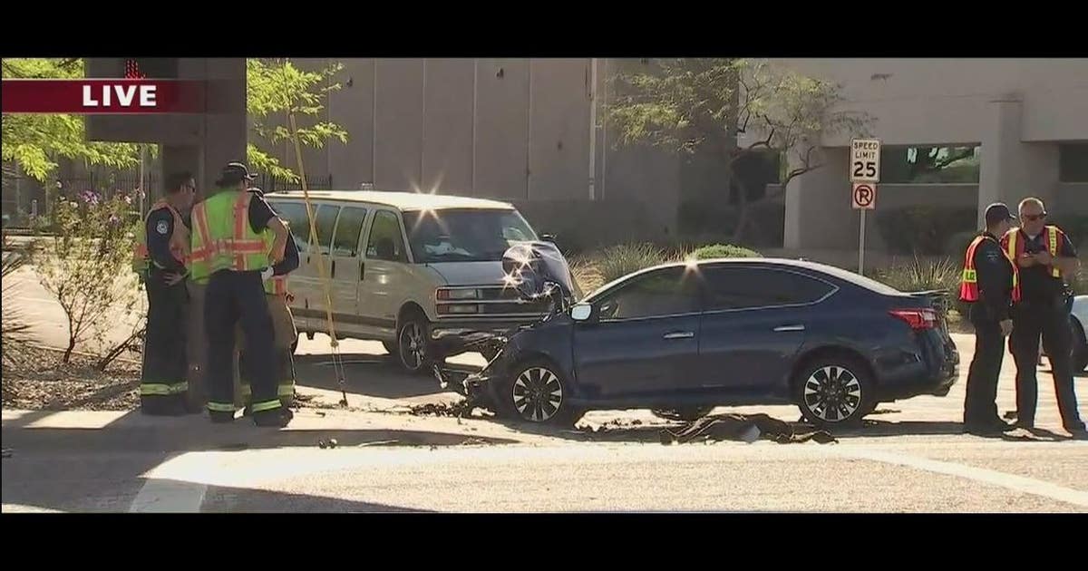 Multi-vehicle crash shuts down Tempe intersection | FOX 10 Phoenix