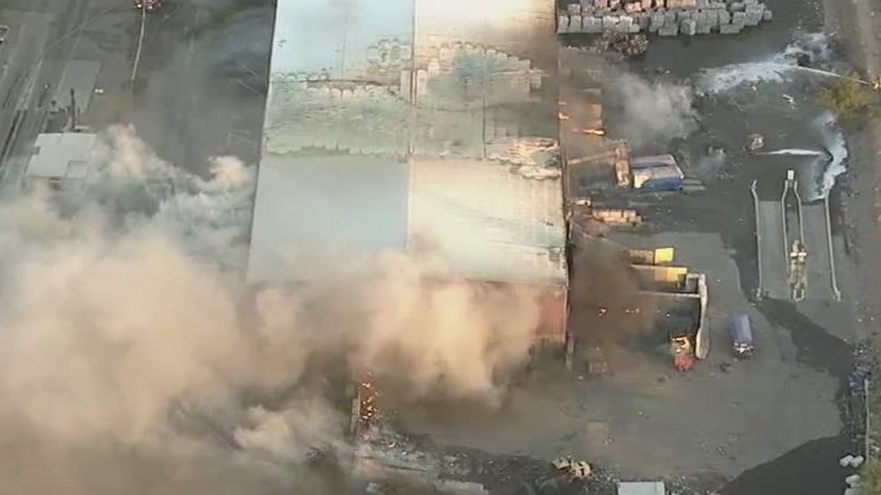 Crews battle fire at Salt River Landfill in East Valley