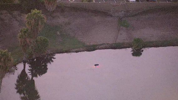 Elderly man killed after car crashes through wall, plunges into Sun City West Pond