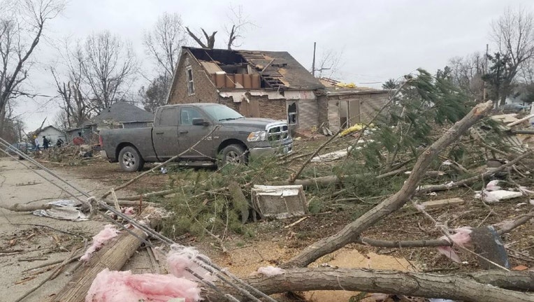 Tornado_damage_in_Taylorville_0_6475618_ver1.0_1280_720.jpg