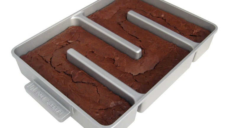 Amazon selling brownie pan that bakes nothing but corner pieces