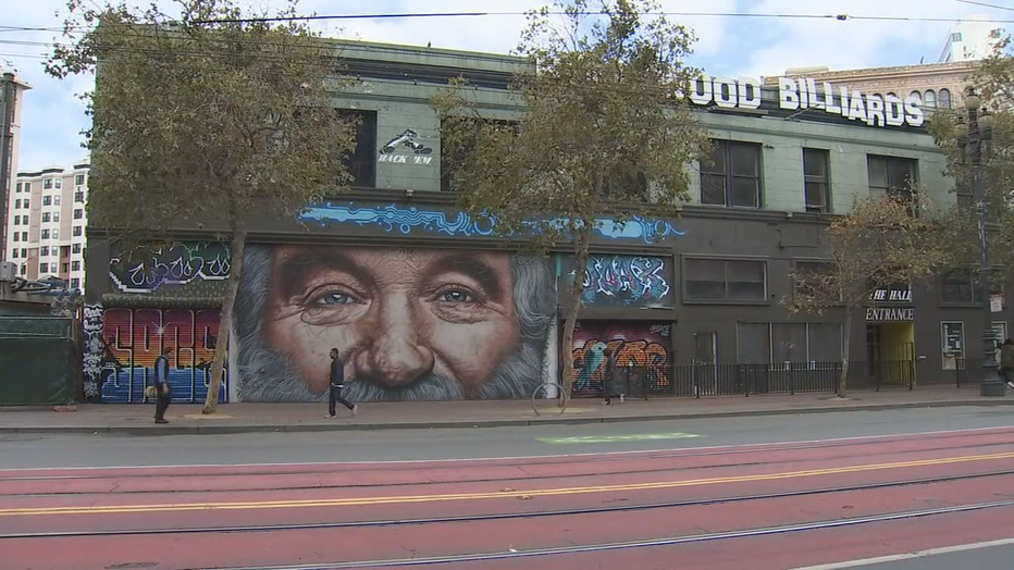 TX5-622-robin-williams-mural_00.00.07.21.png