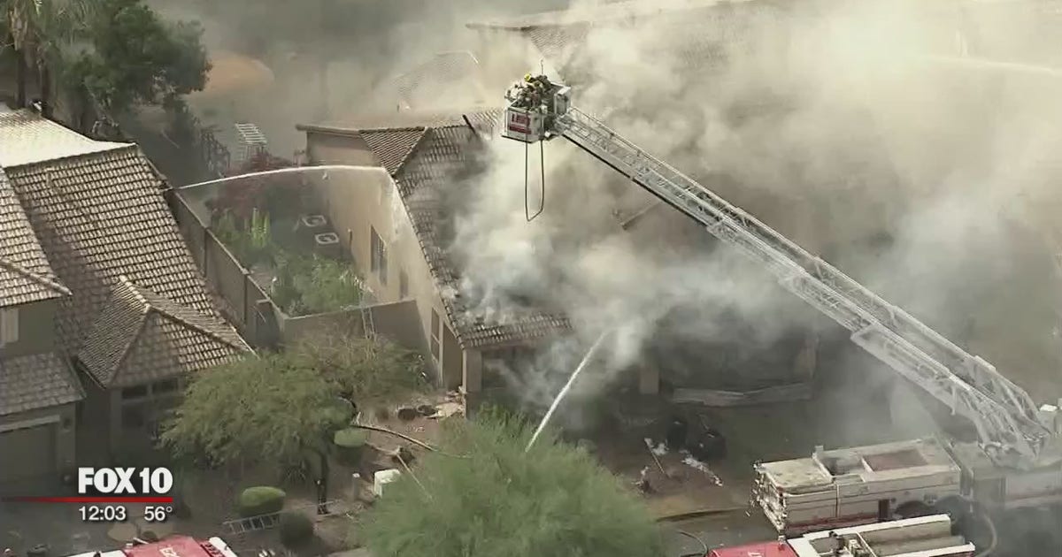 Firefighters battle 1st-alarm house fire in Chandler | FOX 10 Phoenix