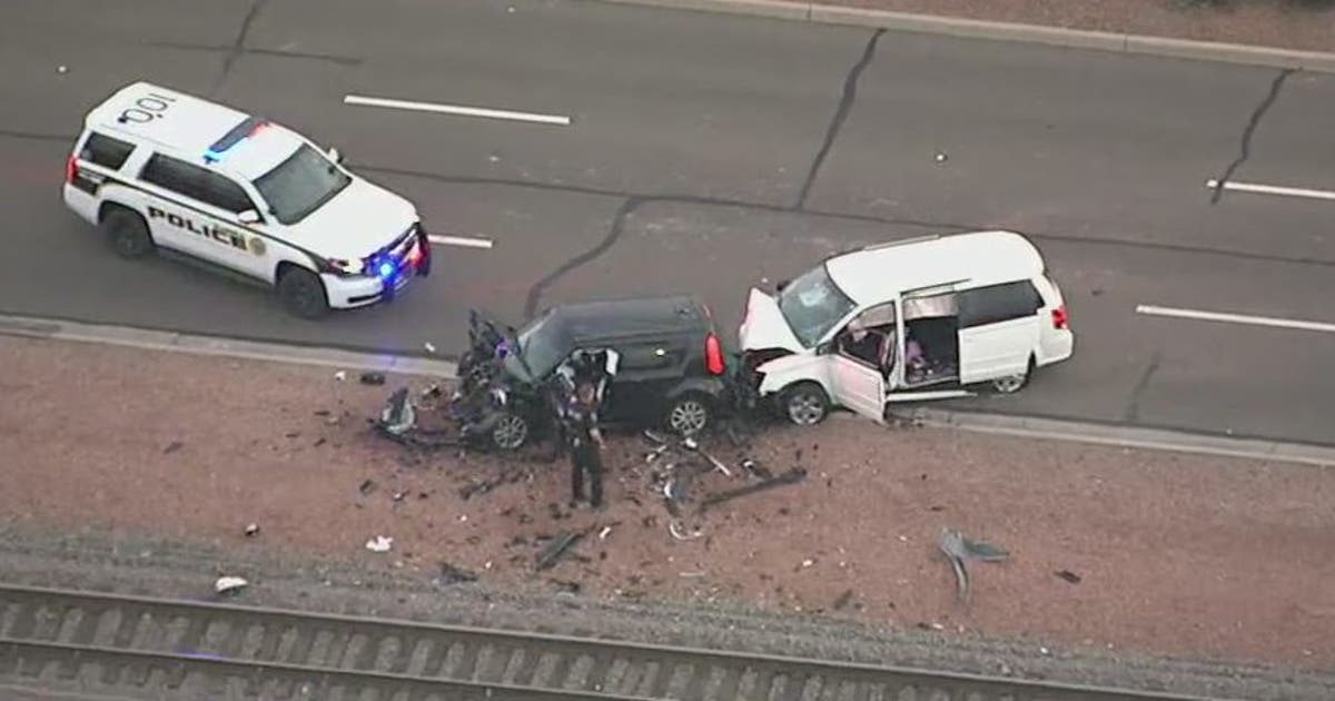 Glendale police investigate fatal head-on crash on Grand Avenue | FOX ...