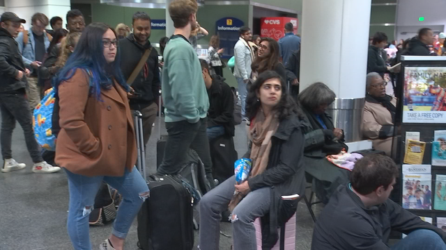 Thanksgiving Travelgeddon: Power outage at Oakland airport foils some holiday travelers' plans