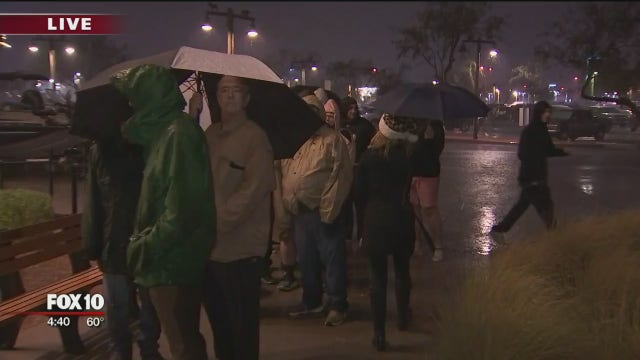 Soaked shoppers: People wait in rain for Bass Pro Shop deals on Black Friday