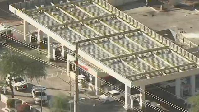 3 injured in fire near Glendale gas station