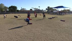 Cards kids camp: Cardinals offensive lineman, Big Red visit Tempe elementary school