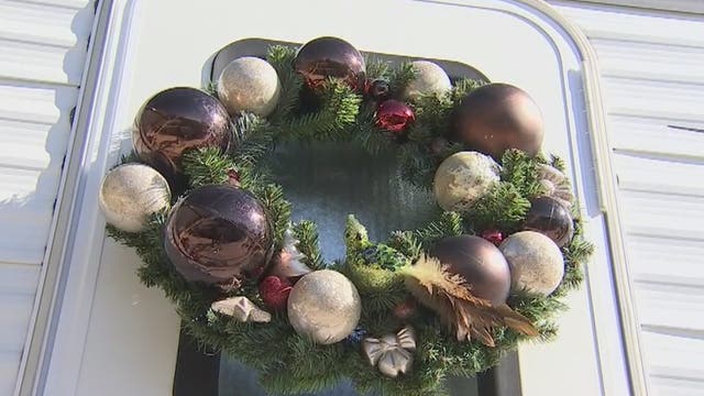 Man with cancer makes the best of his hospital RV stay with Christmas decorations, happy outlook