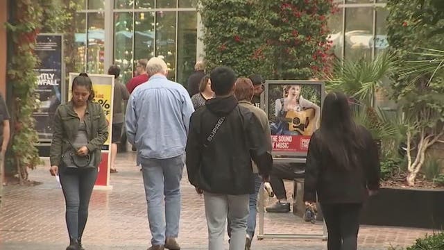 Hundreds out shopping for and returning gifts a day after Christmas in Tempe