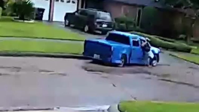 HPD: Suspects carjacked woman at knife-point, crashed moments later