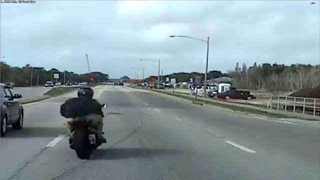 Motorcyclist flees after dragging Pinellas Park police officer
