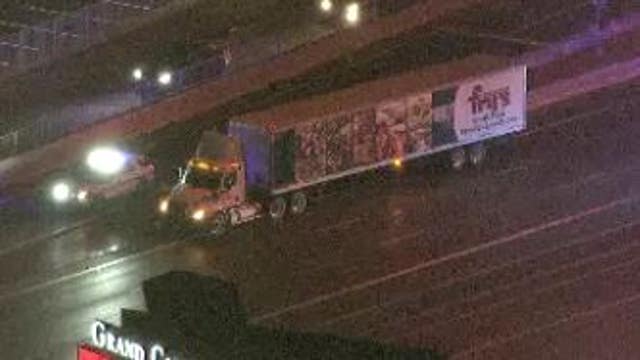 Authorities confirm 2 separate traffic fatalities in Phoenix