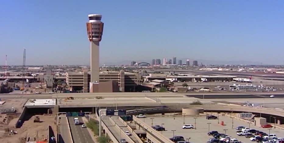 Thanksgiving strike? Phoenix Sky Harbor Airport workers walk off job