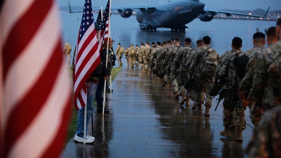 On short notice, US fast-response force departs for Mideast